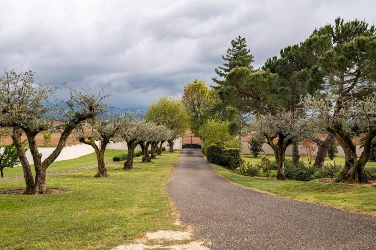 La Villa Moursoise 4 Etoiles Extérieur photo